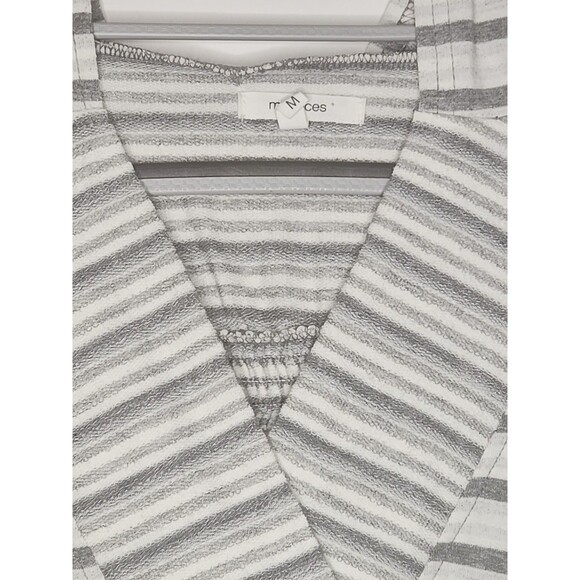 Maurices Women's Sleeveless Hoodie Top Gray White Striped Size Medium - Picture 4 of 7